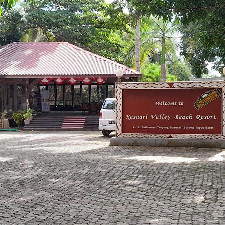 Kasuari Valley Beach Resort Sorong Esterno foto