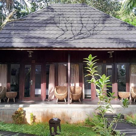 Kasuari Valley Beach Resort Sorong Esterno foto