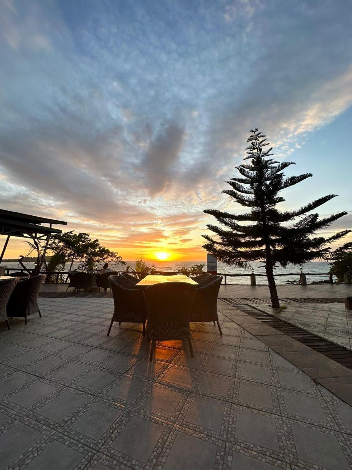 Kasuari Valley Beach Resort Sorong Esterno foto