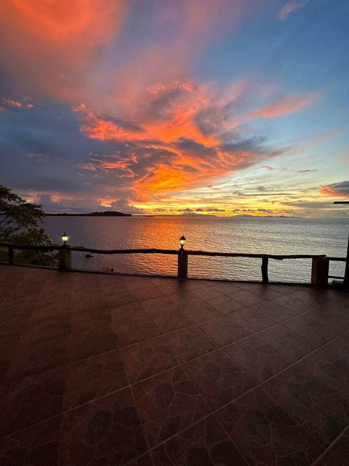 Kasuari Valley Beach Resort Sorong Esterno foto