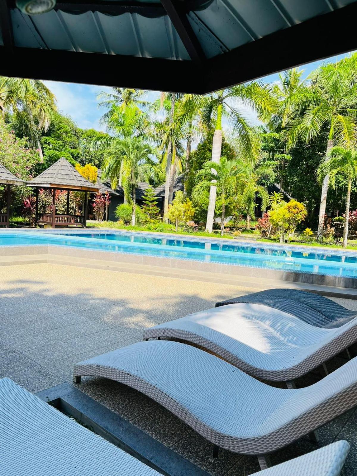 Kasuari Valley Beach Resort Sorong Esterno foto