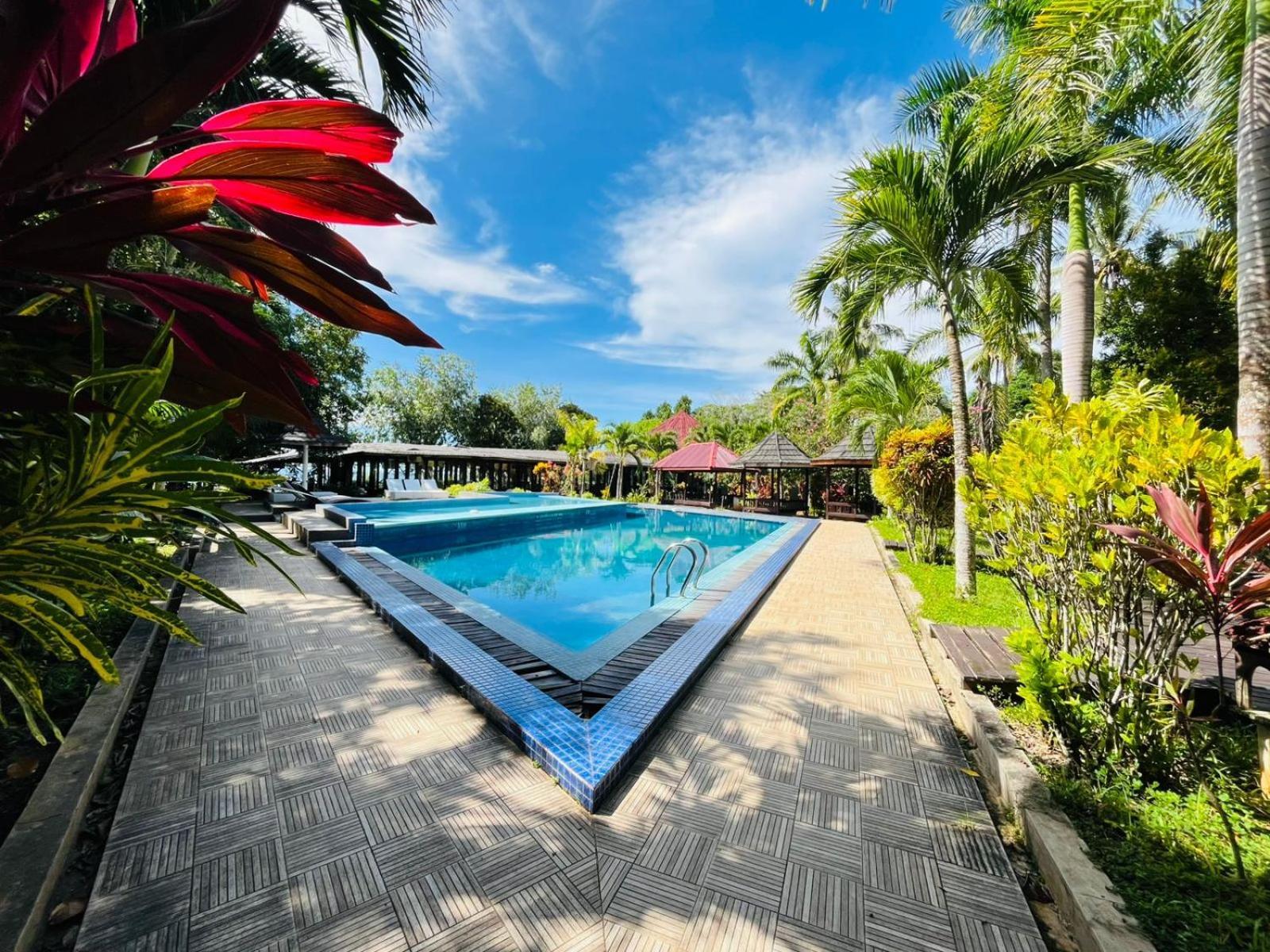 Kasuari Valley Beach Resort Sorong Esterno foto