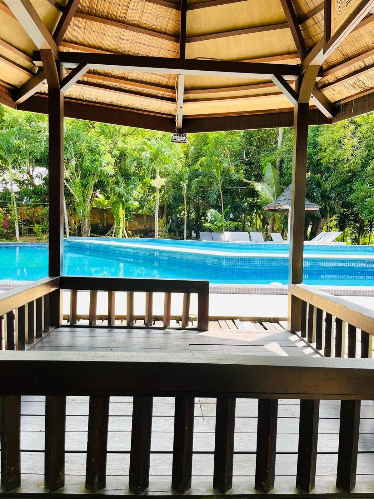 Kasuari Valley Beach Resort Sorong Esterno foto