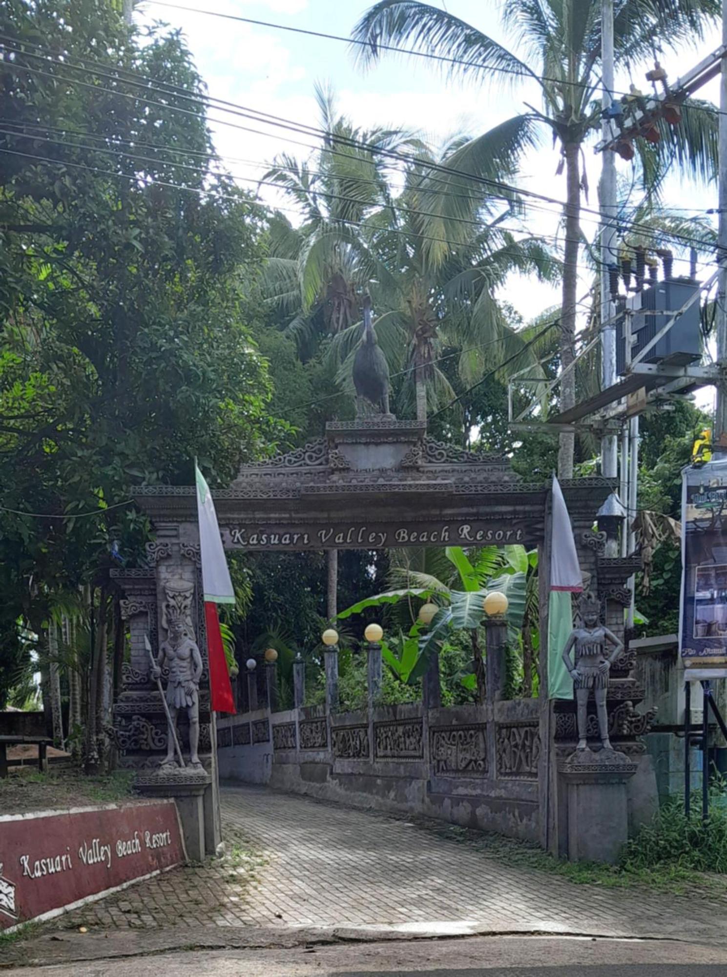 Kasuari Valley Beach Resort Sorong Esterno foto