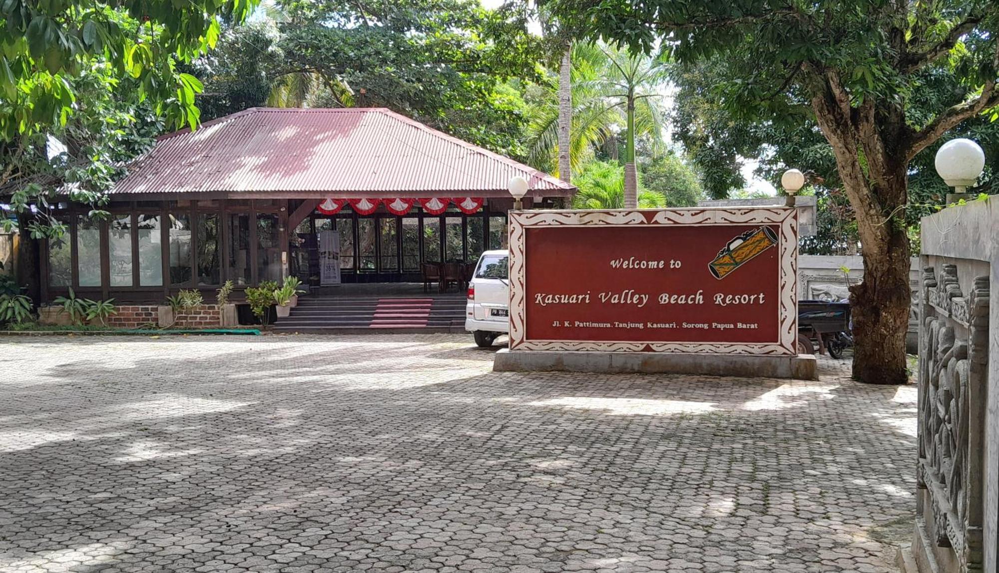 Kasuari Valley Beach Resort Sorong Esterno foto